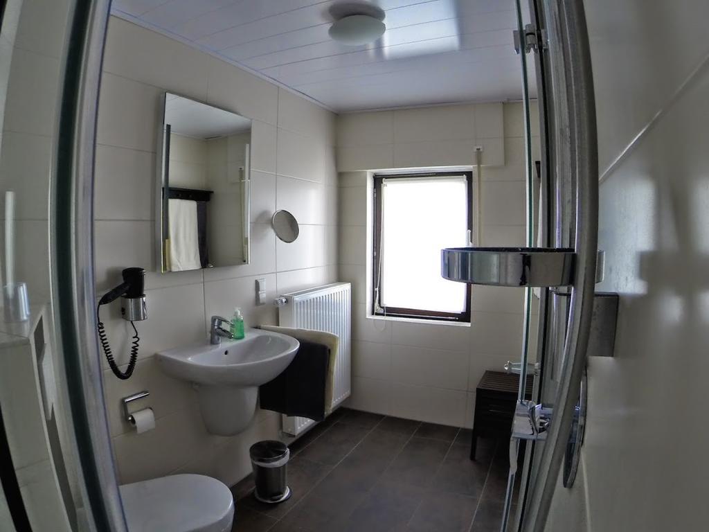 Ferienwohnungen Haus am Würzlaysteig Lehmen Habitación foto