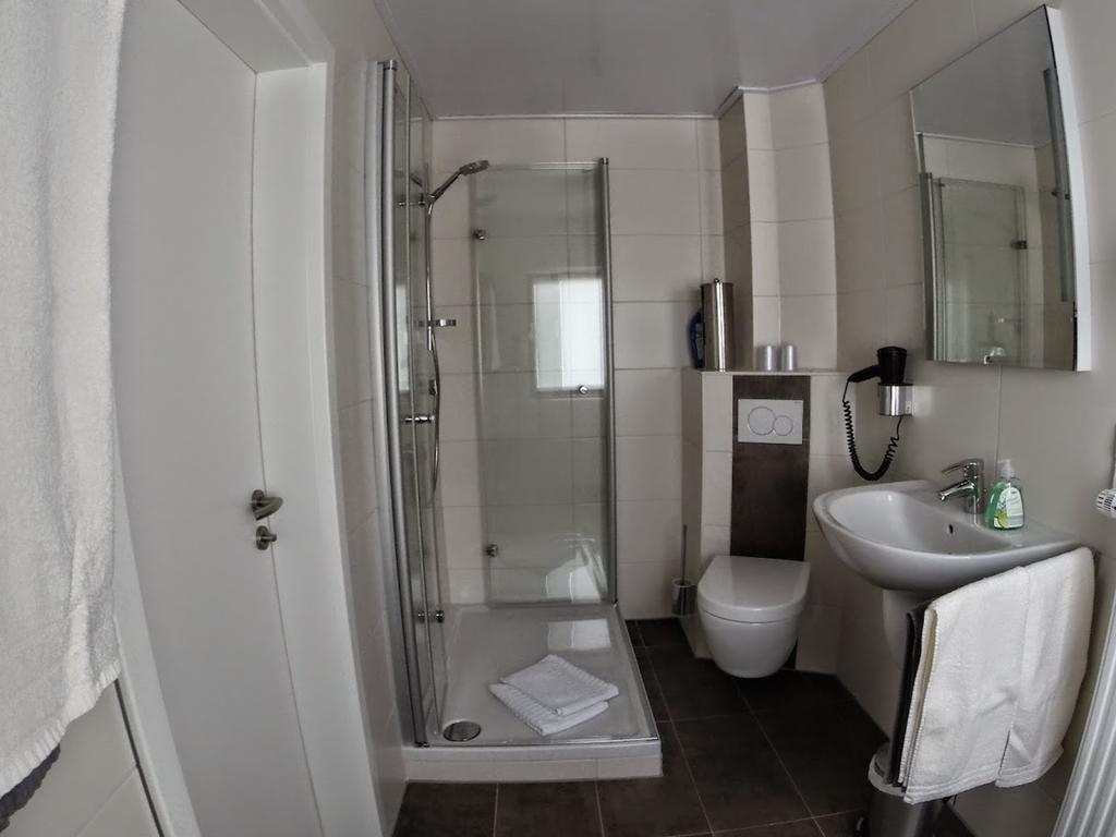 Ferienwohnungen Haus am Würzlaysteig Lehmen Habitación foto